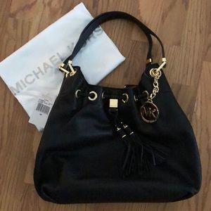 New NWT Michael Kors Camden Large Drawstring Shoulder Tote